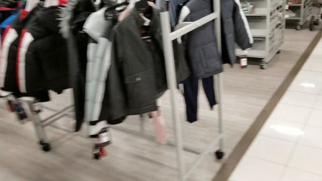 Магазин одежды Burlington в Америке примеряем одежду на ребенка смотреть онлайн