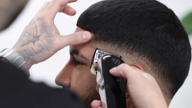 ? TEACHING BEGINNER BARBER HOW TO FADE! BEST FADE TUTORIAL! смотреть онлайн