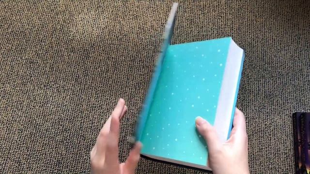 [ON CC] RARE (?) Harry Potter Boxed Set Hardback vs. Paperback comparison смотреть онлайн