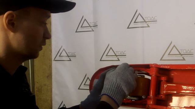 Замена роликов гидравлической тележки. Замена подшипников в роликах