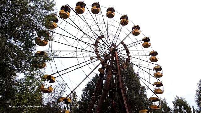 Припять. Запустили колесо обозрения в парке аттракционов смотреть онлайн