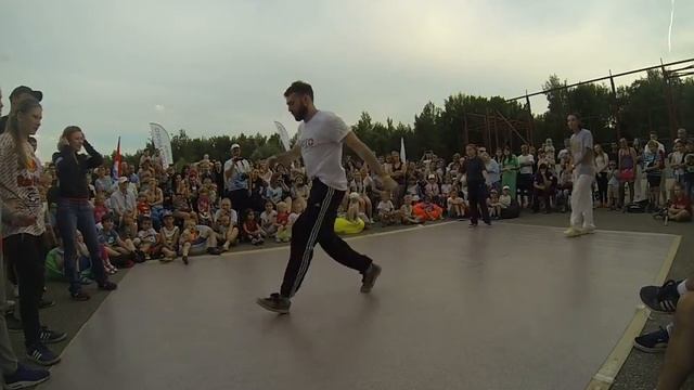 МДенс вс Брейк Рейв смотреть онлайн