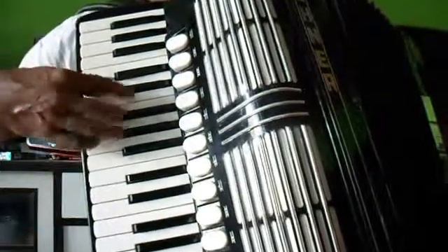 ลุงจุ่น แอคคอร์เดียน Accordion tese HOHNER Morino 374 Musette смотреть онлайн