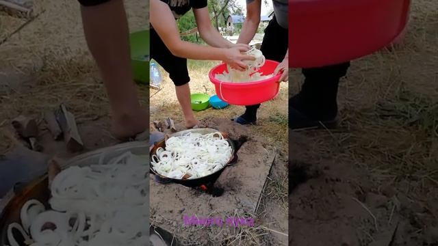 Сочная баранина под луком. Готовим в казане на дровах. смотреть онлайн