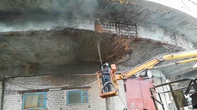 Сухое торкретирование ремонтной смеси ФАСИ С35/45 смотреть онлайн