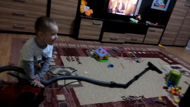 малыш нашел игрушка смотреть онлайн