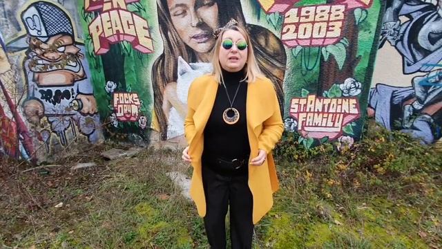 Как одеваются французы 25+ Мужской Образ дня 25+ Граффити во Франции. Что носит женщина 50+ смотреть онлайн