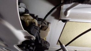 КАК СНЯТЬ РУЧКУ СДВИЖНОЙ ДВЕРИ В VOLKSWAGEN CADDY