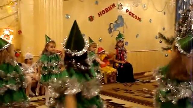 танец ₴лочек на утреннике Новый год смотреть онлайн