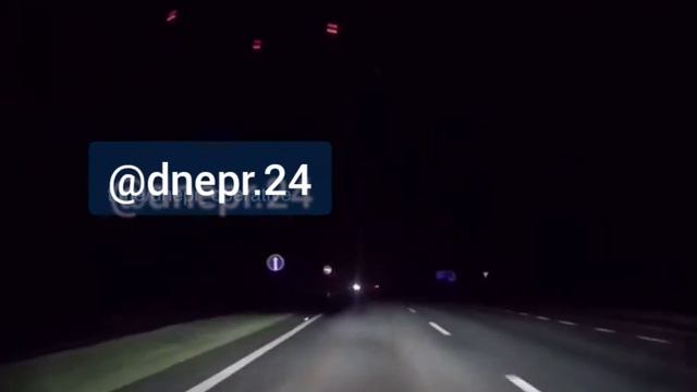 Трасса Запорожье - Днепр водитель среагировал на блуждающего по трассе человека. смотреть онлайн