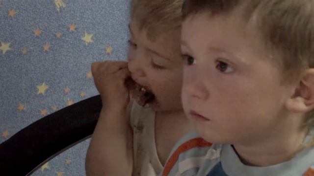 Женя и Рома изучают анатомию (Жене 3, Роме 1) смотреть онлайн