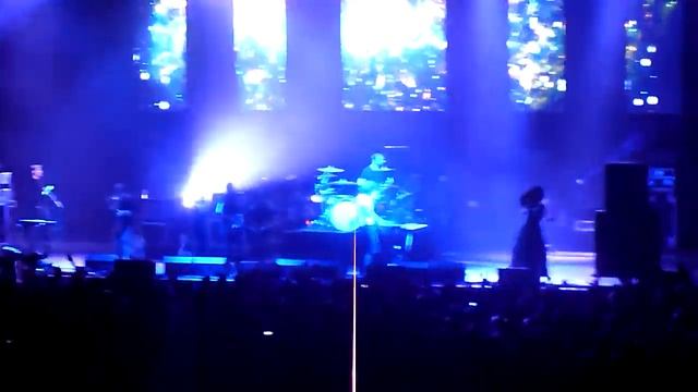 M83 perforning "Couleurs" live @ NSSN 2012 @ The Oracle Arena in Oakland on December 8, 2012 смотреть онлайн