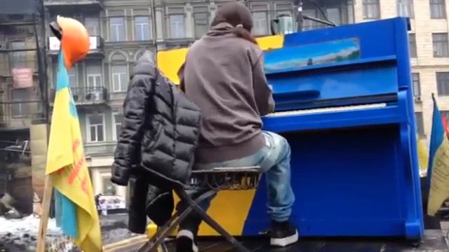 Руслана играет на пианино на грушевского смотреть онлайн