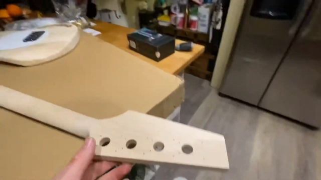 DIY Guitar Kit - Fretwire MM Bass kit unboxing смотреть онлайн