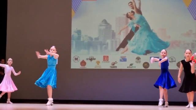 Амурчанка блестяще станцевала ча-ча-ча на соревнованиях по танцевальному спорту в Чите смотреть онлайн