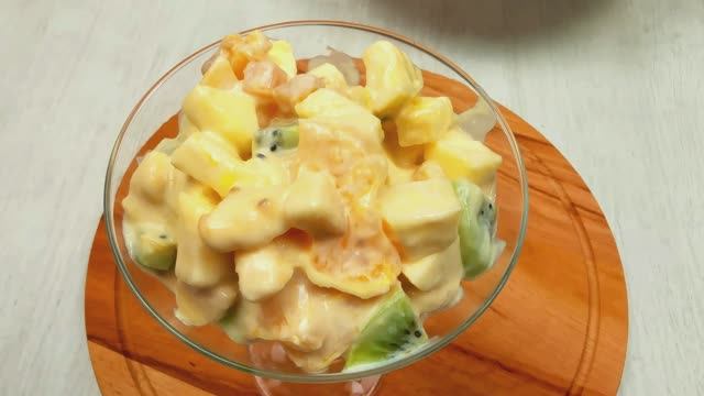 Новогодний десерт за 10 минут. Гости будут в восторге. Делюсь рецептом фруктового салата смотреть онлайн