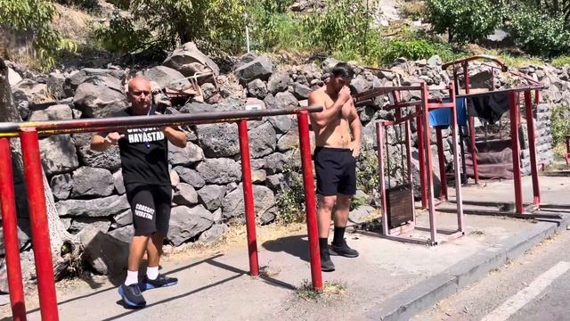 Чемпон мира по самбо тренируется в CFH ARTUR NZHDE смотреть онлайн