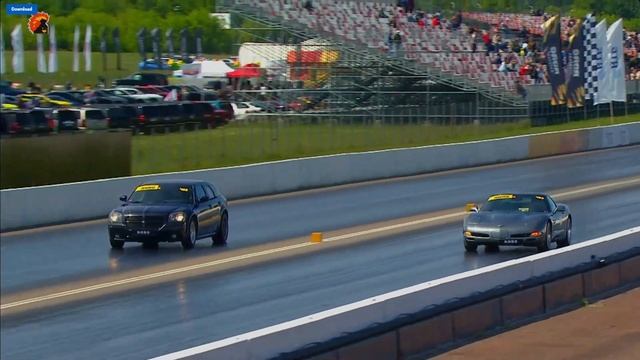 Dodge Magnum srt8 vs chevrolet corvette c5 смотреть онлайн