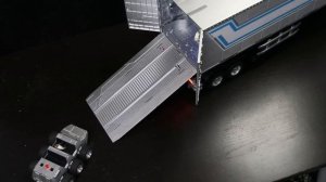 World's First Unbox! Auto-Transform Optimus Prime Trailer with Roller by Robosen