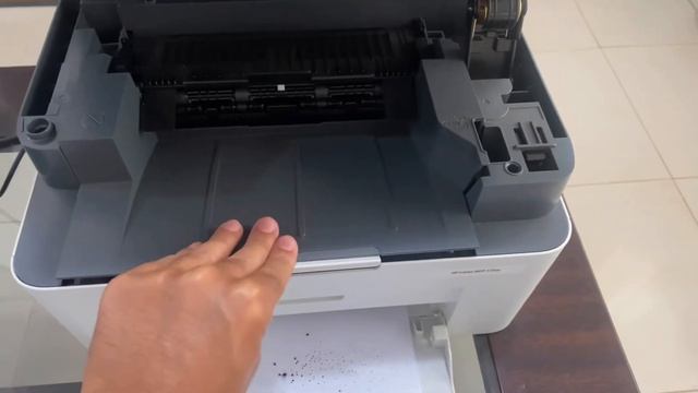 Impressora HP Laser MFP 135w imprime colorido? Não. Como retirar ou trocar o toner смотреть онлайн
