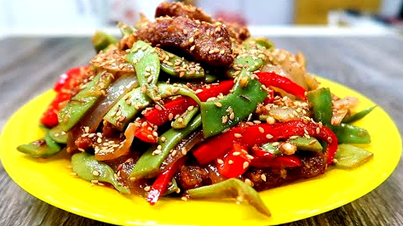 ТЕПЛЫЙ АЗИАТСКИЙ МЯСНОЙ САЛАТ. Отличный рецепт на новогодний стол смотреть онлайн