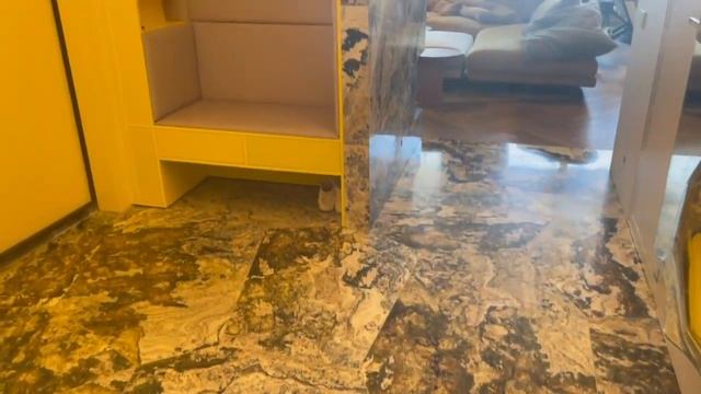 Укладка пола и стен из гранита в Москве - конструкция из многоугольников, сделанная на ватерджете смотреть онлайн