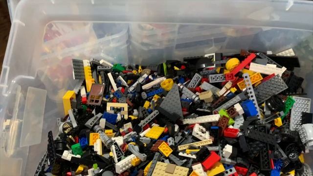 Raising the Black Pearl: Lego Thrift Store Bin смотреть онлайн