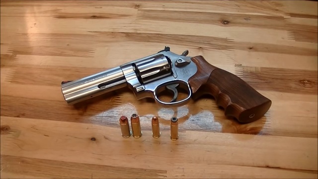 Револьвер Смит Вессон 686 Плюс- детальный обзор