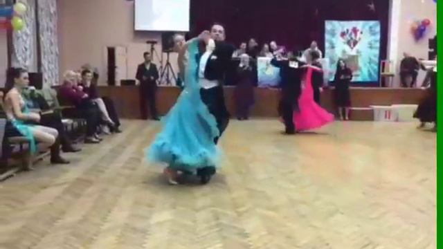 Мая подруга на турнире!!!! Но она старше меня. Она просто больше меня ходит на спорт. бальные танцы смотреть онлайн