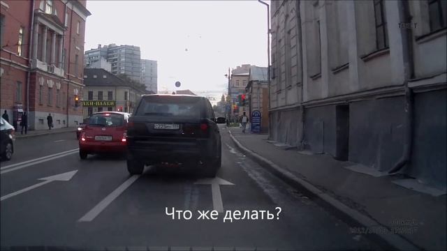 Ровер С225МУ199 едет на красный