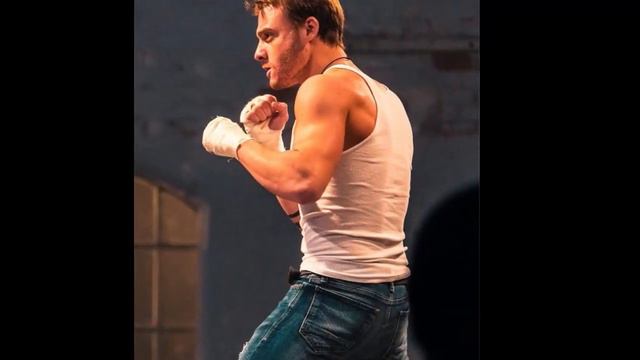 Kerem Bürsin was going to return to America, Hande talked him out of it! смотреть онлайн