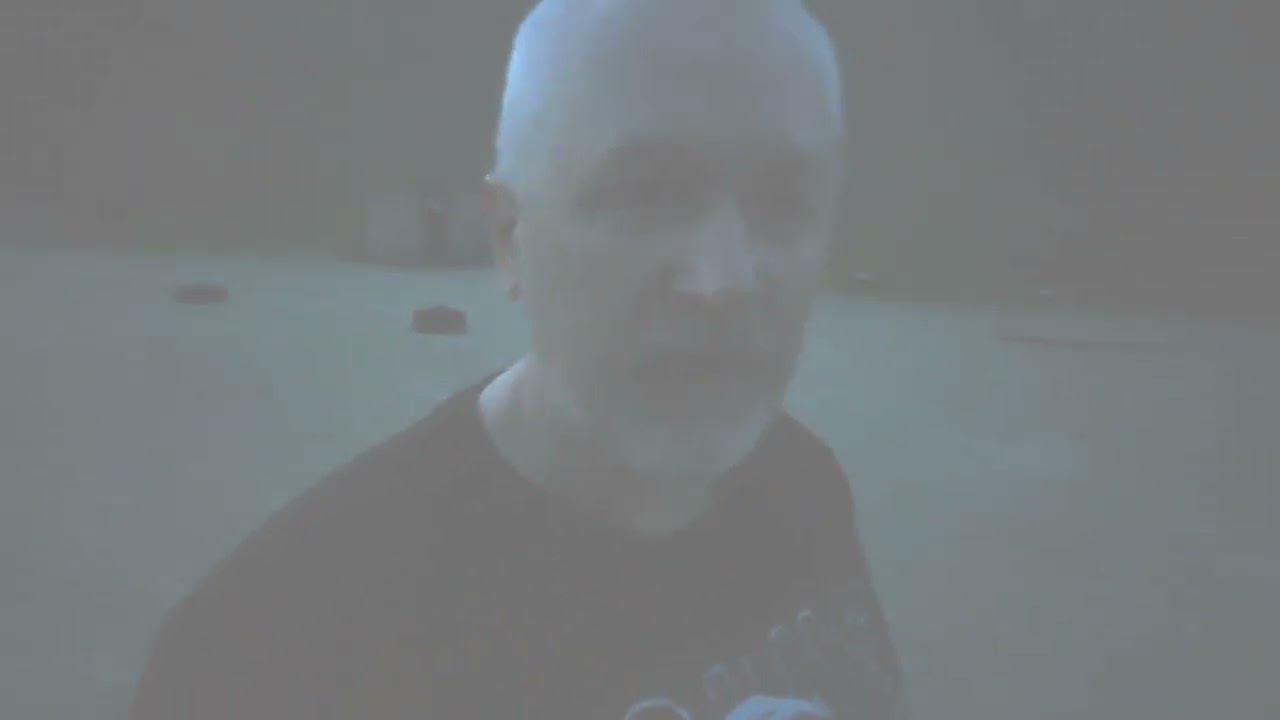 Банки в темноте - если ли вспышка . смотреть онлайн