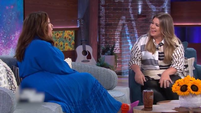Melissa McCarthy Had To FIX Her Singing For 'The Little Mermaid'.. смотреть онлайн