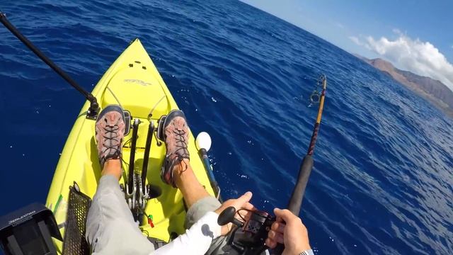 First Big Yellowfin Tuna! | Kayak fishing Hawaii | Flying Fish TV смотреть онлайн