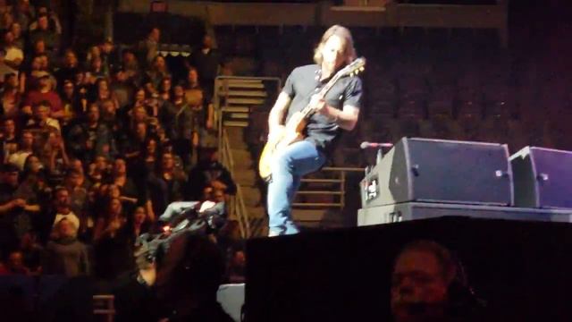 Foo Fighters St Louis 2018 Chris Shiflett jamming смотреть онлайн