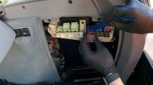 Замена реле крышки багажника BMW X5 E53 не работает замок багажника