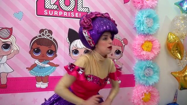 Sofia is going to Kids Party and dress up in Costumes LOL Dolls смотреть онлайн