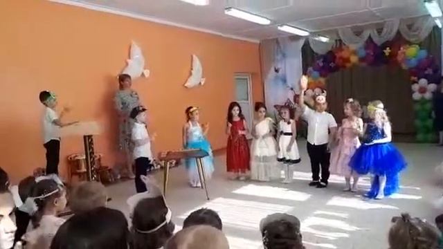 "В траве сидел кузнечик" смотреть онлайн