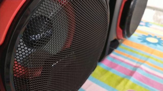 Mini system LG cl65 tocando " Bass i love you" смотреть онлайн