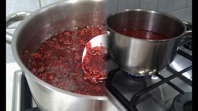 Готовим малиновое варенье. Ароматное и витаминное. смотреть онлайн