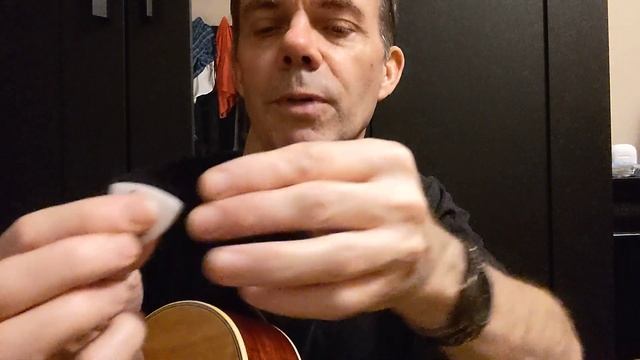 Month-long review of the Ernie Ball Prodigy 2.0mm small shield guitar pick смотреть онлайн