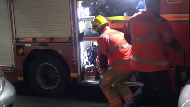 HUGE Response To Fire In High-rise Building - Greater Manchester Fire & Rescue Service смотреть онлайн