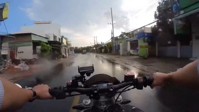 Motorcycling Mui Ne, Phan Thiet, Vietnam - Rainy day - Stunning light - Monster 796 смотреть онлайн
