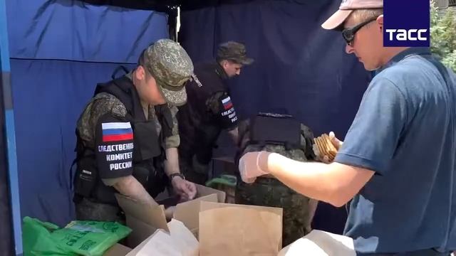 В Мариуполе развёрнуты полевые кухни для жителей смотреть онлайн