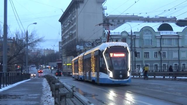 "Новогодний трамвай" 71-931М «Витязь-Москва» борт 31297 по маршруту 37 смотреть онлайн
