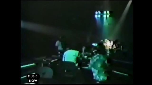 David Gilmour and Snowy White BRILLIANT Solo 'Another Brick In The Wall' Live 1980 смотреть онлайн