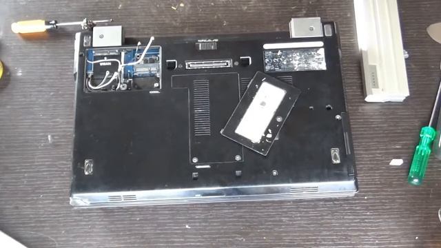 DELL Latitude E4310 | REPLACING WiFi CARD. смотреть онлайн