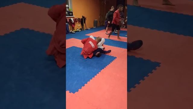 ТРЕНЕР СК "ВИТЯЗЬ" ПРОТИВ ЧЕМПИОНА САРАТОВА ПО РУКОПАШКЕ! смотреть онлайн