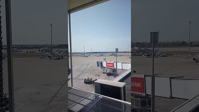 В ожидании полёта на самолёте ✈️ Аэропорт Анталии, Турция #аэропорт #самолет #анталия #турция #отды смотреть онлайн