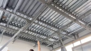 Покраска потолка с пола , безвоздушная покраска Сургут, грако 10 в работе, первый опыт с эмалью